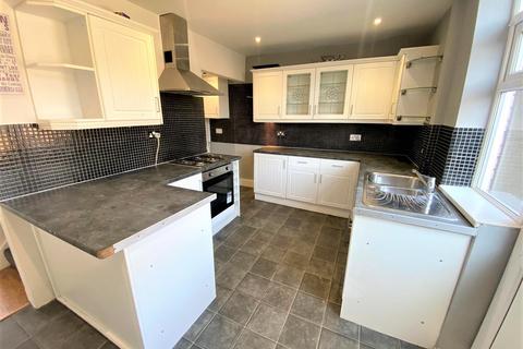 2 bedroom terraced house to rent, Clarke Avenue, Grimsby, DN31