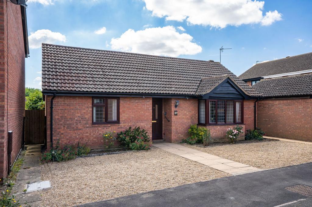 The Spinney, Bar Hill, CB23 2 bed detached bungalow £380,000