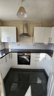 1 bedroom flat to rent, Common Road, Slough SL3