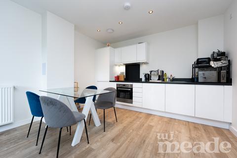 1 bedroom flat for sale - Merriam Close, Highams Park, E4