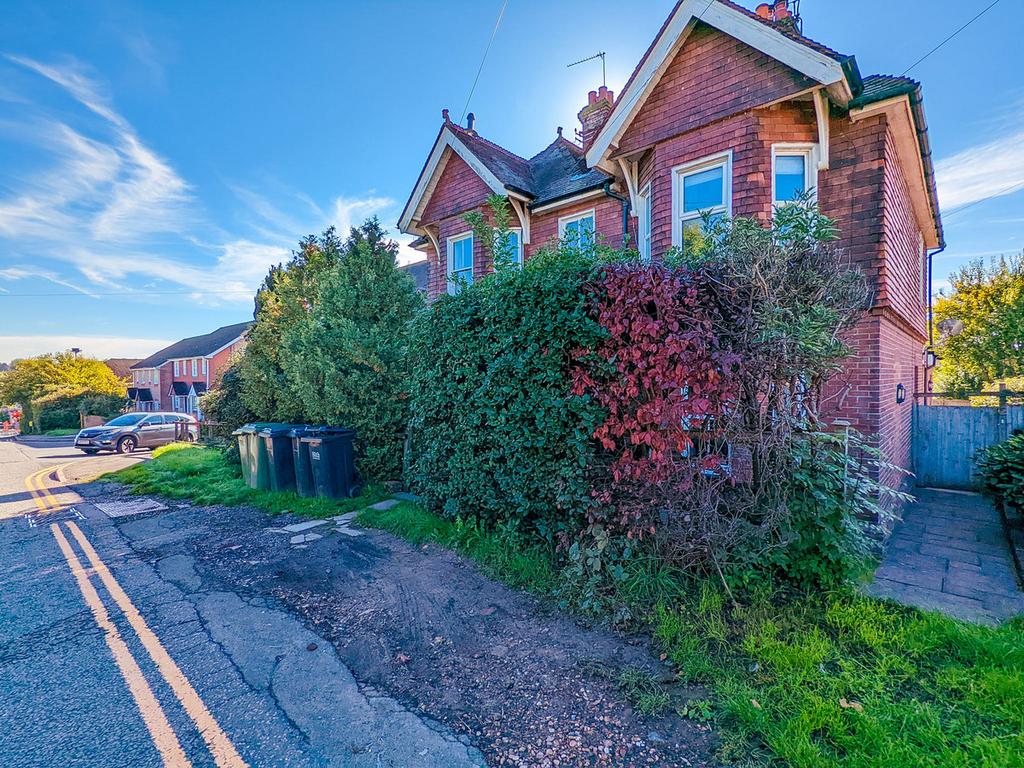 Brightling Road, Robertsbridge, TN32 1 bed apartment £185,000