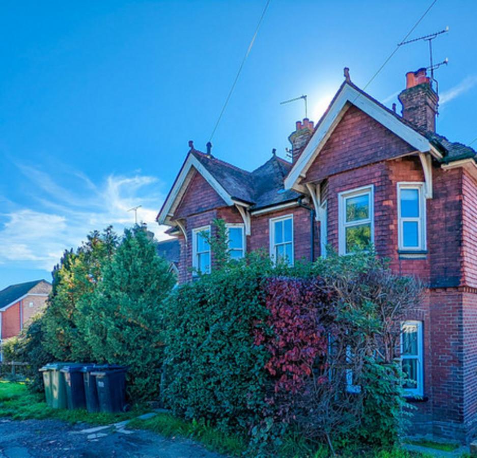 Brightling Road, Robertsbridge, TN32 1 bed apartment £185,000