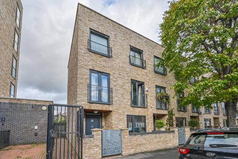4 bedroom end of terrace house to rent, Queens Road West, Plaistow, London, E13