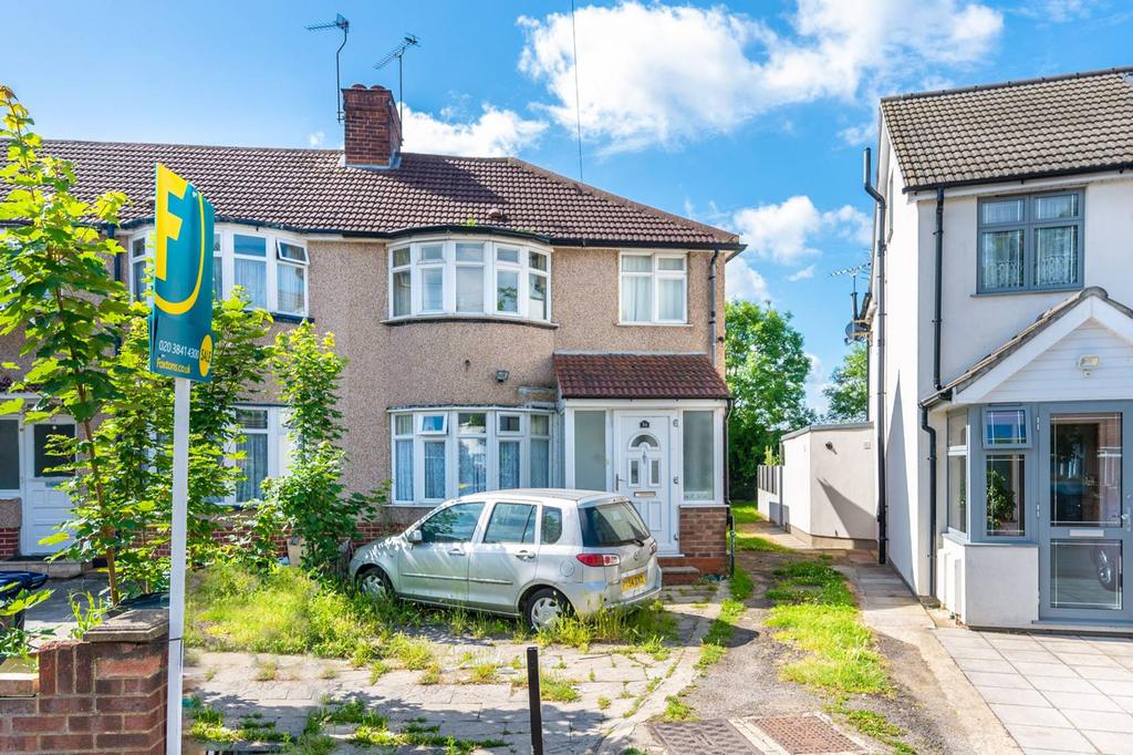 Sarsfield Road, Perivale, Greenford, UB6 4 bed end of terrace house £