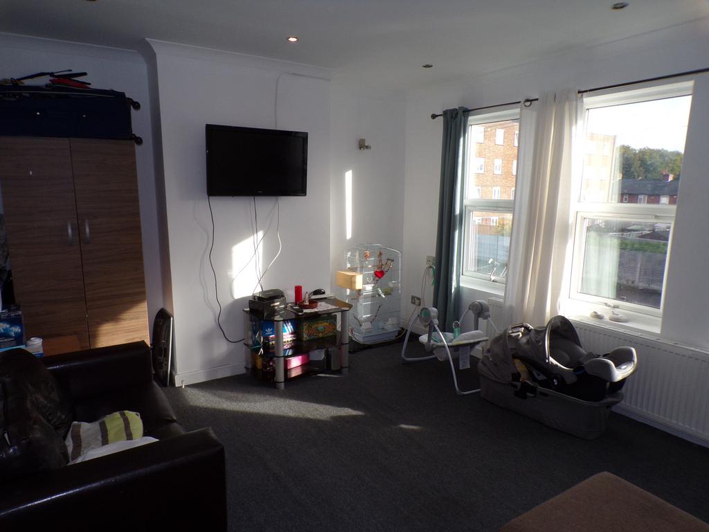 Plaistow, London, E13 1 bed flat £285,000