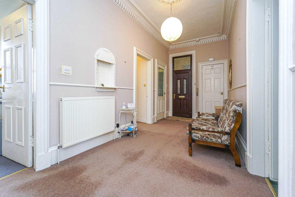 T/R Greenock Road, Paisley 2 bed flat £105,000