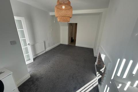 2 bedroom terraced house to rent, Banner Street, Liveprool