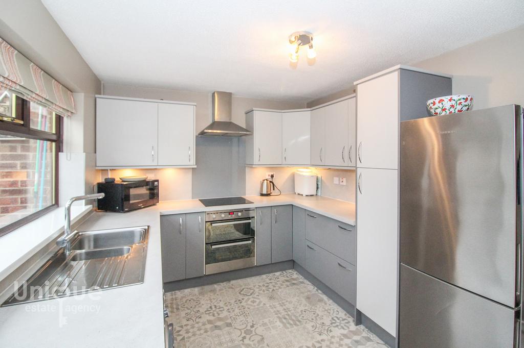 Badgers Walk East, Lytham, FY8 2 bed terraced house £199,950