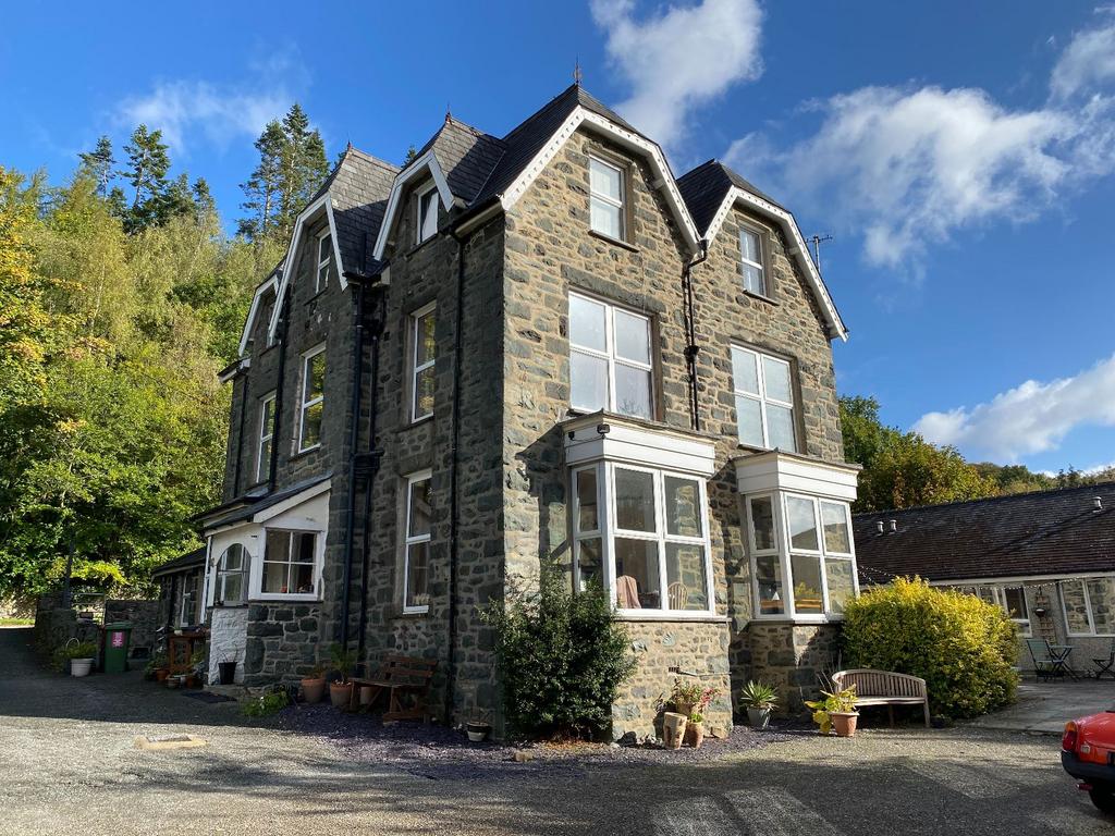 Trem Hyfryd, Barmouth Road, Dolgellau, LL40 2SP 14 bed detached house