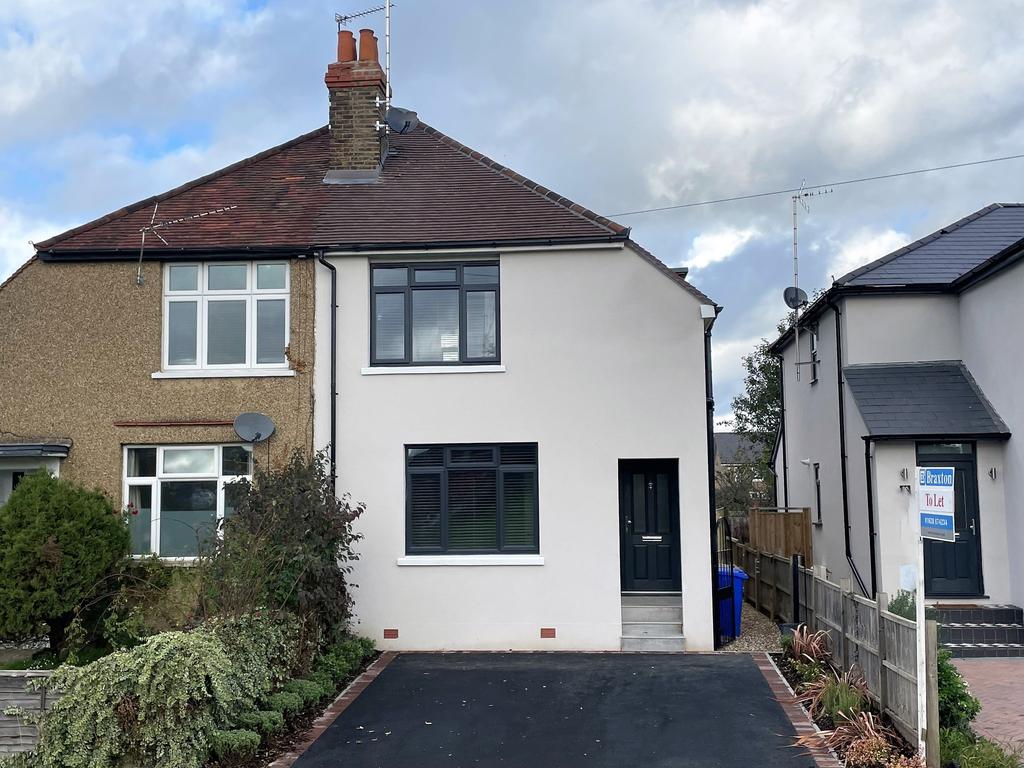 Blackamoor Lane Maidenhead Berkshire 3 bed semidetached house £1,995