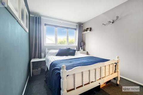 2 bedroom apartment for sale - Alders Close, London, Greater London, E11
