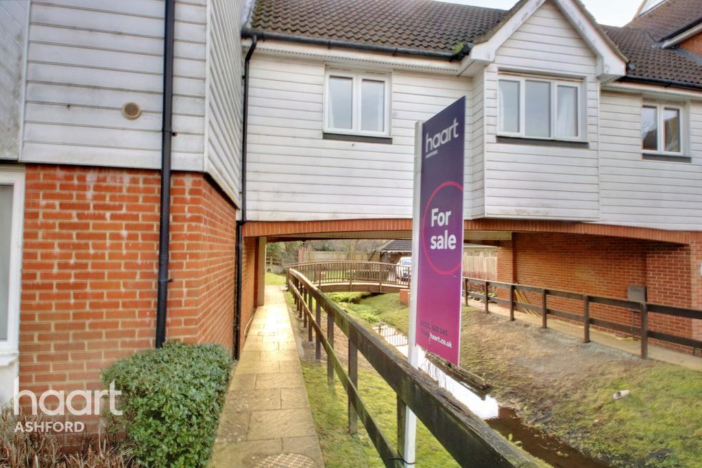 Galloway Drive, Ashford 2 bed flat £200,000