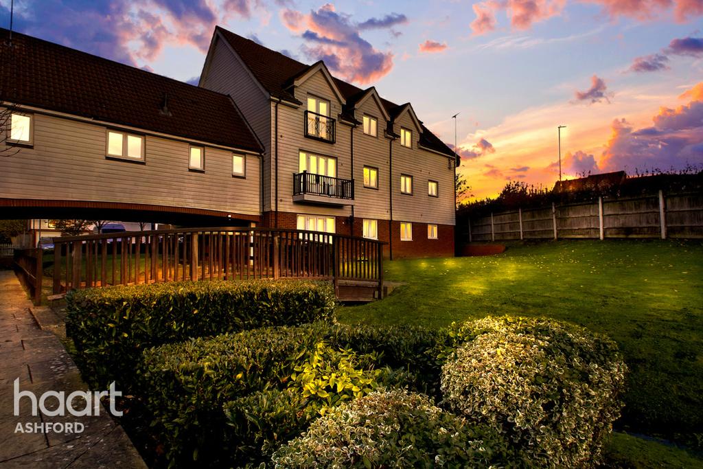 Galloway Drive, Ashford 2 bed flat £200,000