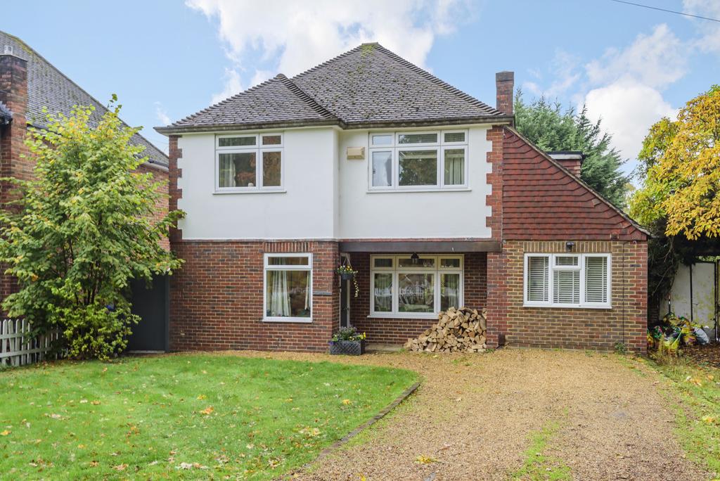 Sycamore Road, Farnborough, GU14 4 bed detached house £725,000