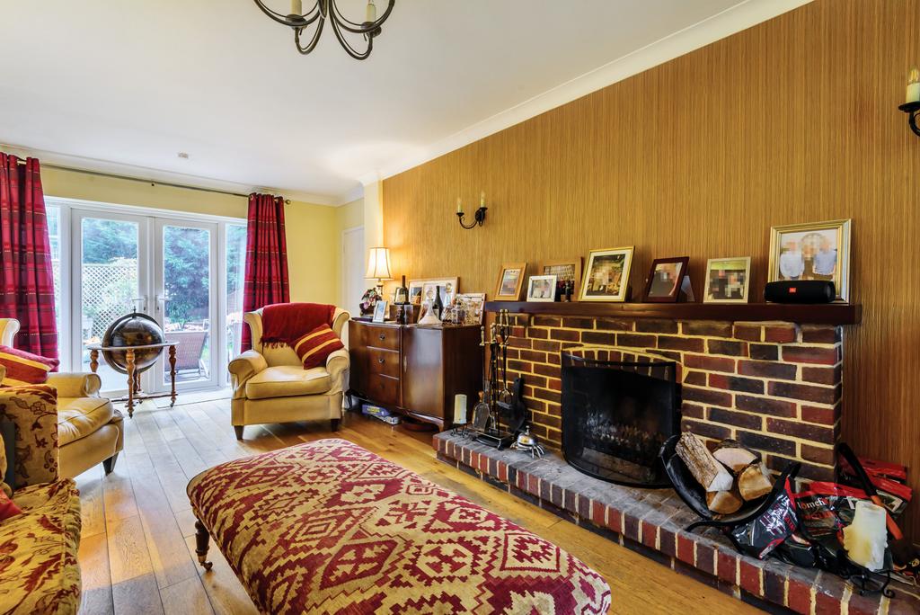 Sycamore Road, Farnborough, GU14 4 bed detached house for sale £725,000