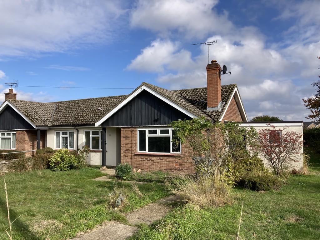 Cretingham, Woodbridge, Suffolk 2 bed semidetached bungalow £140,000
