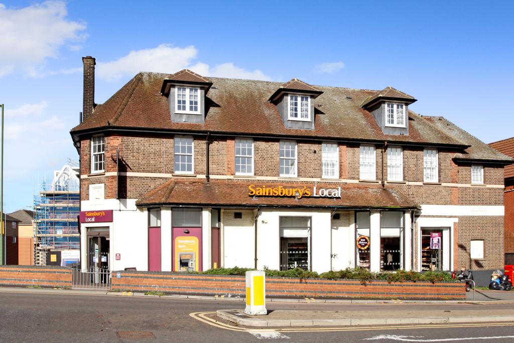 Shenley Road, Borehamwood WD6 1AA 2 bed apartment for sale £350,000
