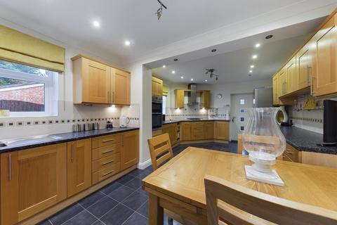 4 bedroom semi-detached house for sale - St Clements Close, Scawsby