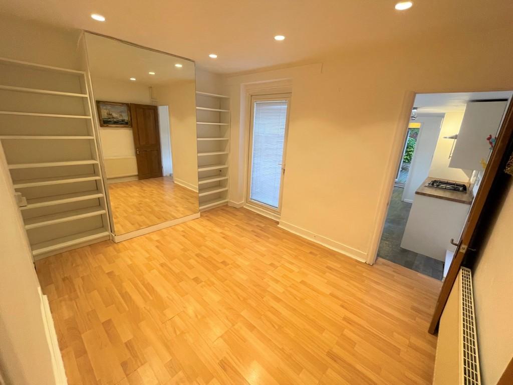 Amity Road, Reading 2 bed terraced house £1,450 pcm (£335 pw)