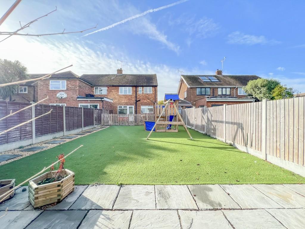 Leslie Gardens, Rayleigh 3 bed semidetached house £375,000
