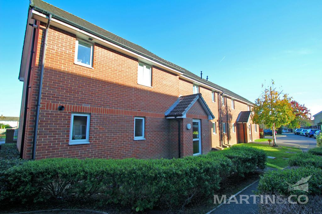Chiltern Close, Chelmsford 1 bed apartment £900 pcm (£208 pw)