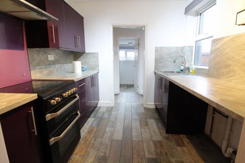 3 bedroom terraced house to rent, Rectory Avenue, Gainsborough