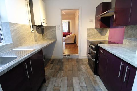 3 bedroom terraced house to rent, Rectory Avenue, Gainsborough