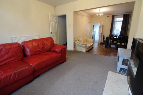 3 bedroom terraced house to rent, Rectory Avenue, Gainsborough