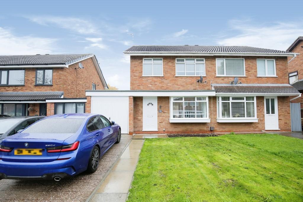 Charnwood Drive, Hartshill 3 bed semidetached house for sale £239,950