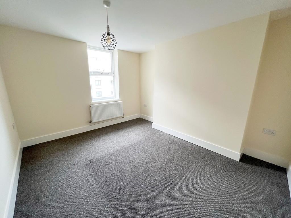 Alhambra Road, Southsea 2 bed flat £800 pcm (£185 pw)