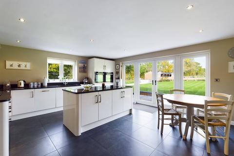Middlebeck House Duffield Lane, Newborough, Burton-on-trent, DE13 8SH