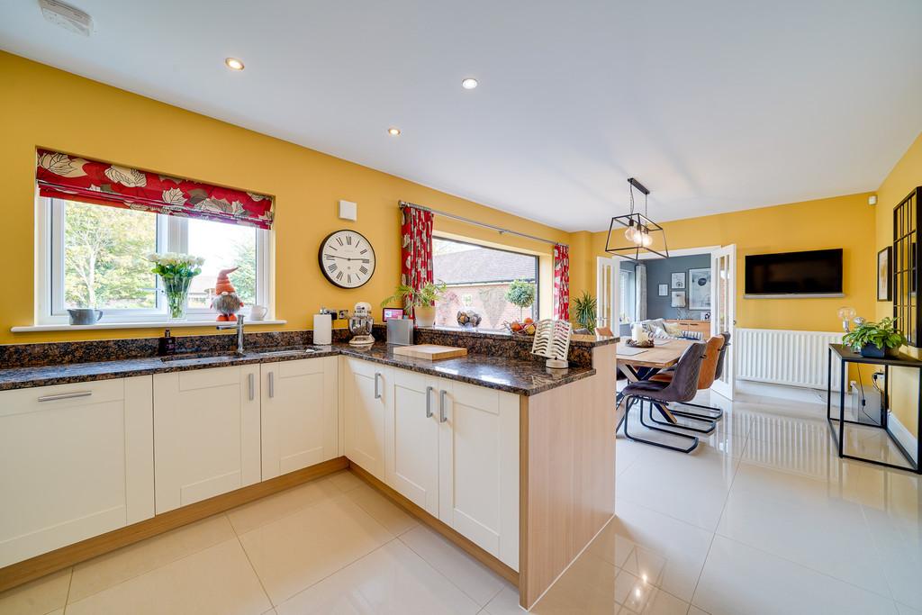 Ivy Lane, Royston 4 bed detached house for sale £875,000