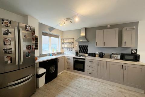 2 bedroom end of terrace house for sale - Constable Close, Stanley