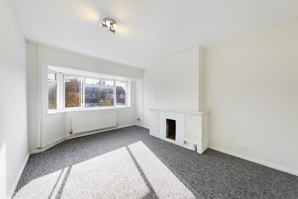 Newbury Way, Northolt 3 bed £1,495 pcm (£345 pw)