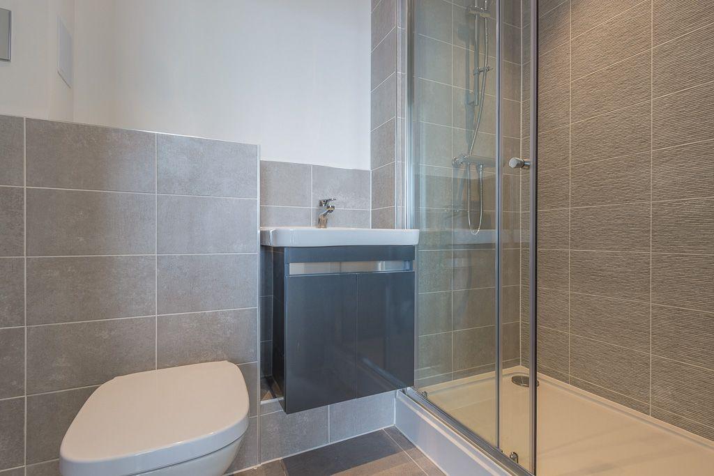 Ensuite to Bed 1