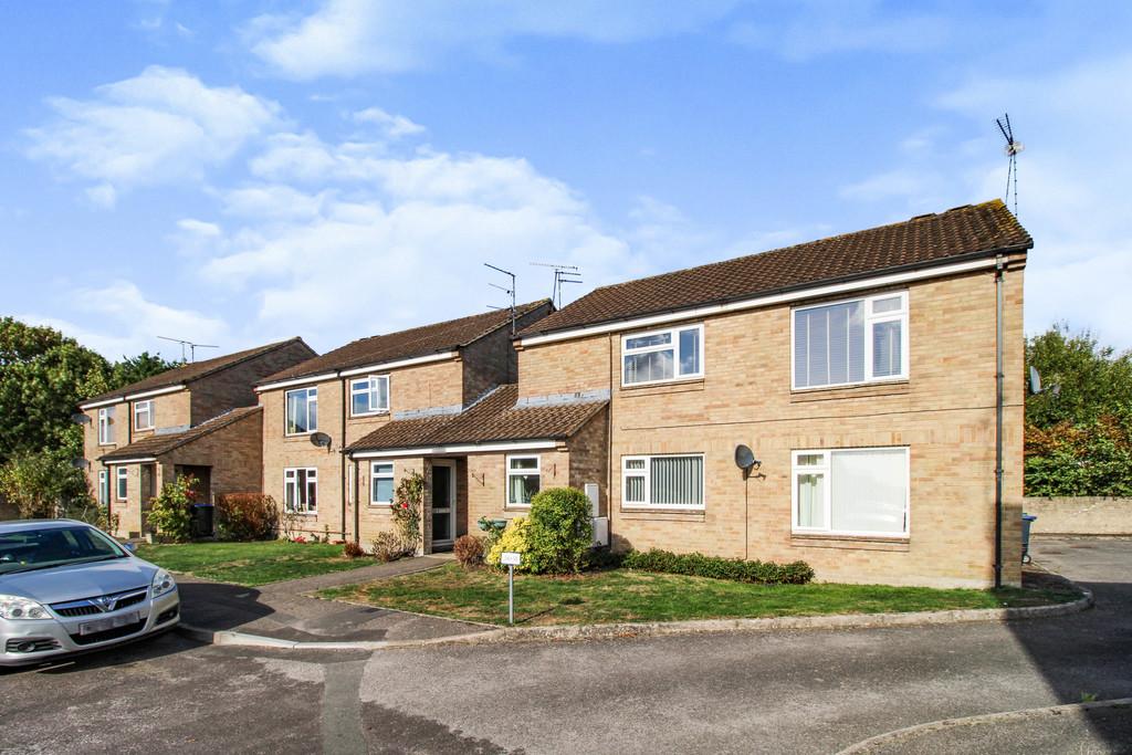 Saxon Close, Cricklade 2 bed ground floor flat for sale £190,000