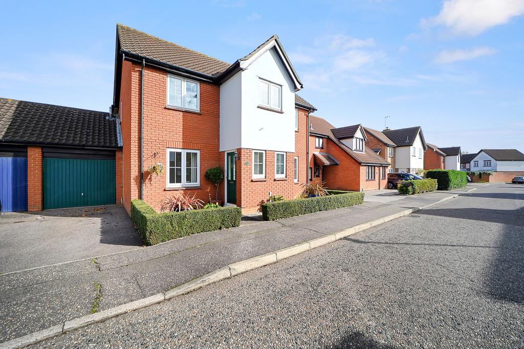 Pollards Green, Chelmsford, Essex CM2 6UL 4 bed link detached house for sale £550,000