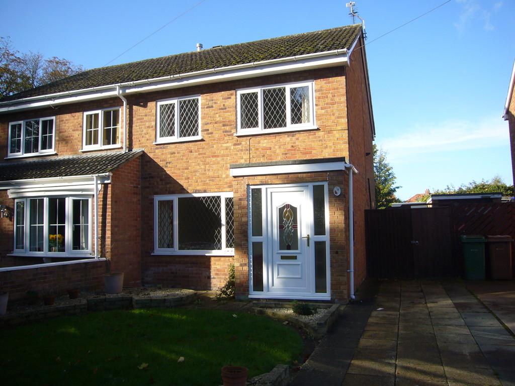 Willow Drive, Hook, Nr Goole, DN14 5PX 2 bed semidetached house £775