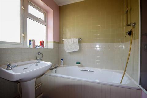 16 Linthouse Close, Peacehaven, BN10 8HZ