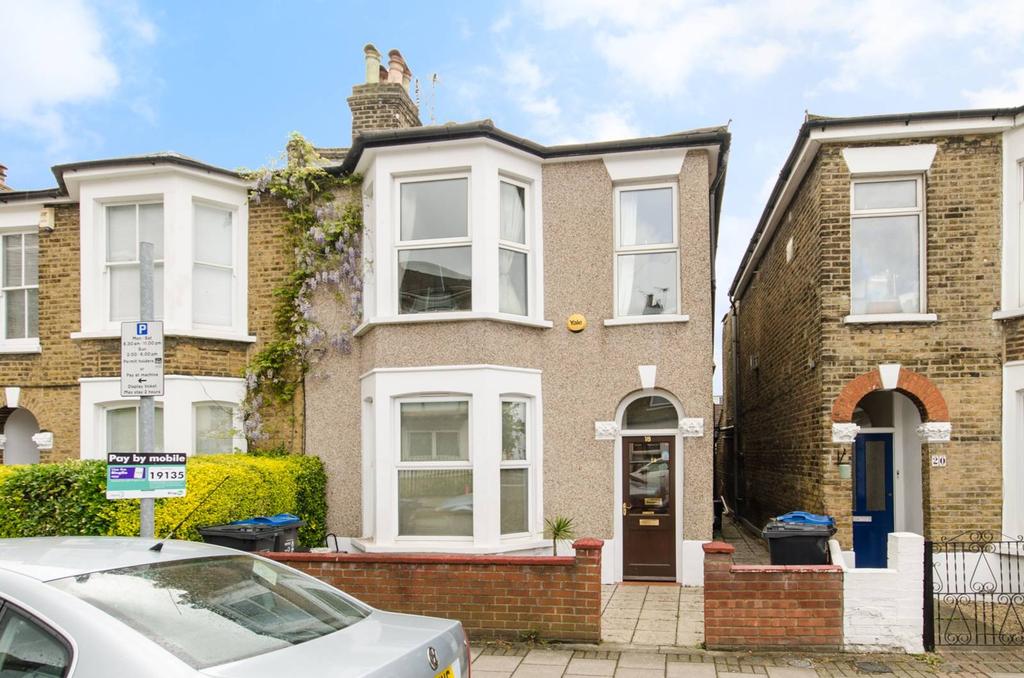 Hartfield Crescent, Wimbledon... 2 bed flat £1,950 pcm (£450 pw)