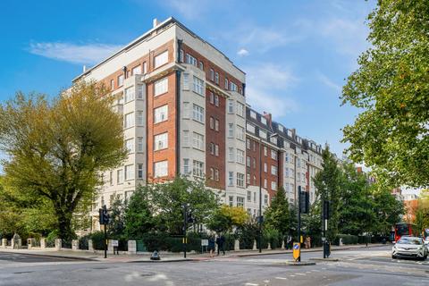 3 bedroom apartment for sale, Wellington Court, Wellington Road, St Johns Wood, NW8