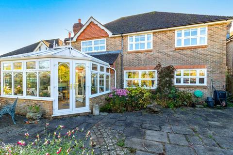 30 Mayes Close, Warlingham, CR6 9LB