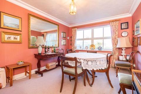 30 Mayes Close, Warlingham, CR6 9LB