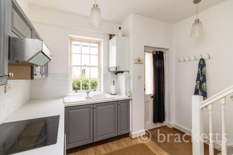 Grove Hill Mews, Tunbridge Wells 2 bed mews £1,350 pcm (£312 pw)