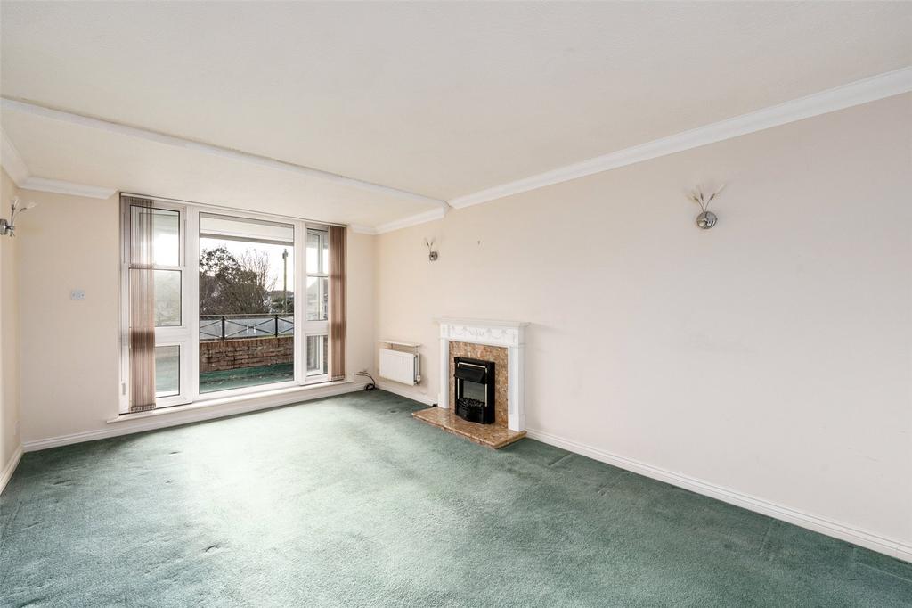 South Strand, East Preston, Littlehampton, West Sussex, BN16 2 bed apartment £475,000