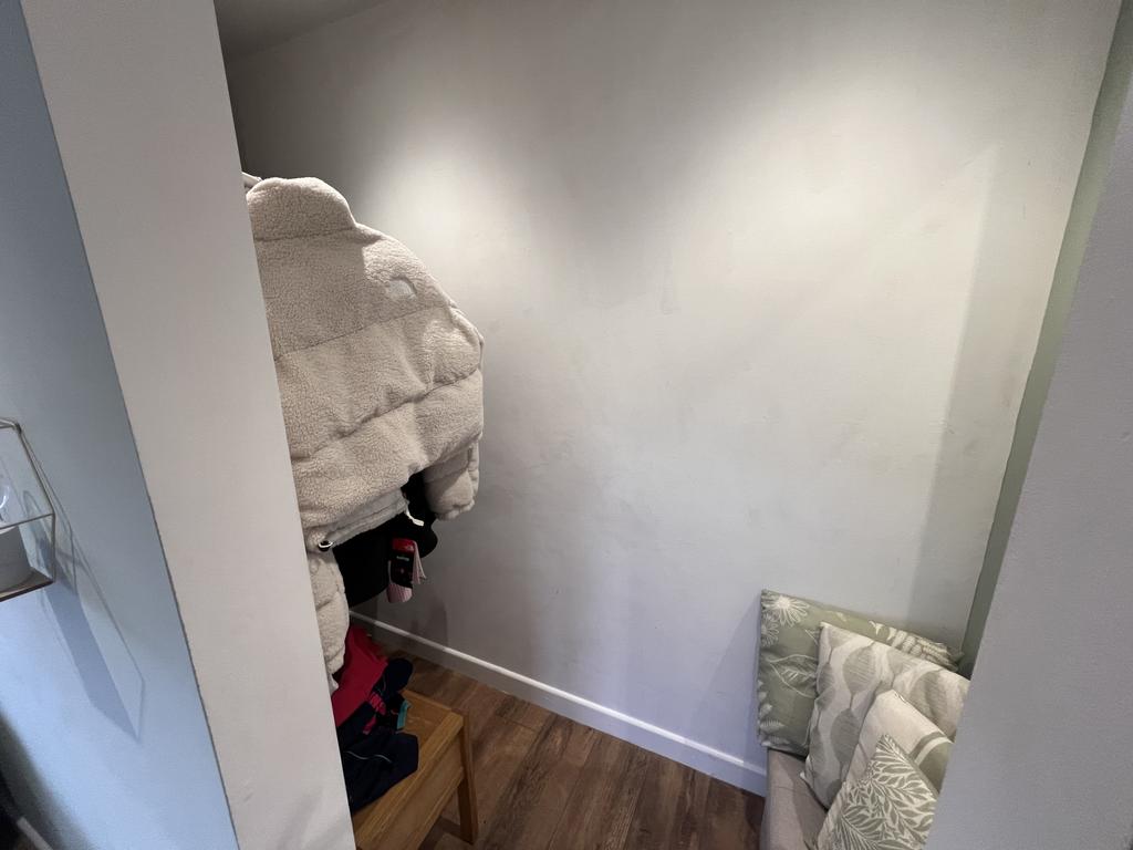 Side Walk-In Wardrobe 1