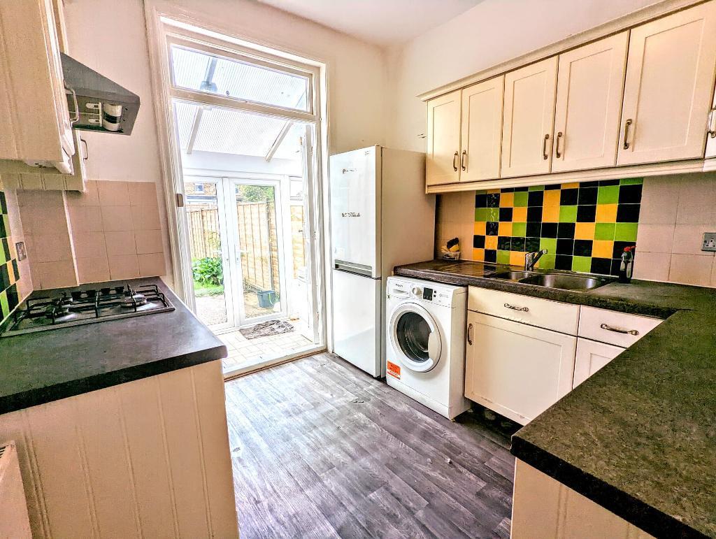 Spencer Hill Road, Wimbledon, London... 4 bed terraced house £2,750