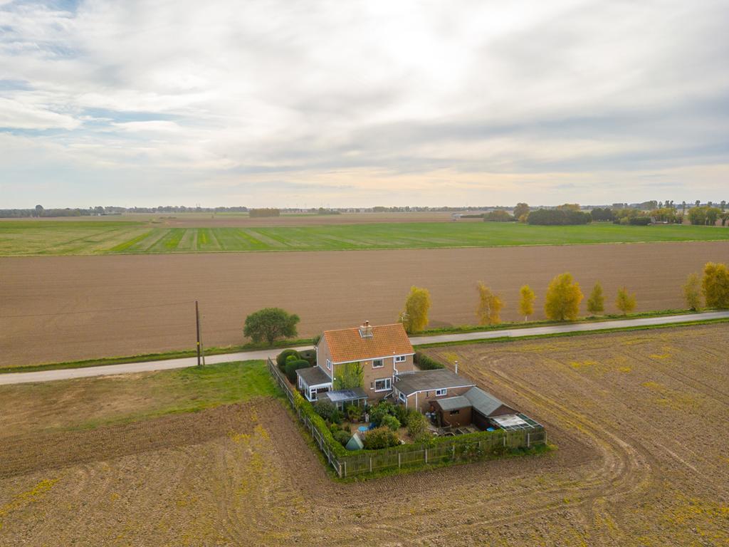 Guys Head Road, Lutton Marsh, Spalding, Lincs, PE12 9NR 3 bed detached