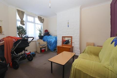 3 bedroom semi-detached house for sale - Selbourne Road, Leagrave, Luton, Bedfordshire, LU4 8LU