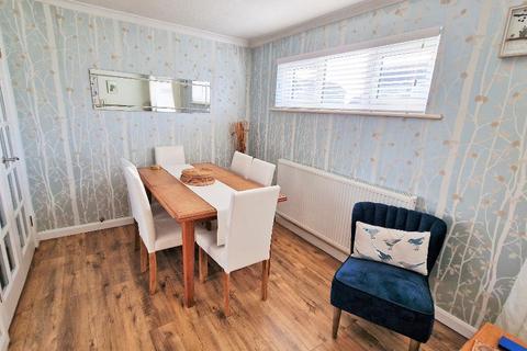 3 bedroom detached bungalow for sale - Brook Furlong, Bembridge, Isle of Wight, PO35 5QR